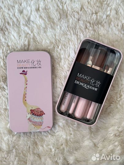 Набор кистей для макияжа в металлическом боксе