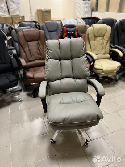 Офисное кожаное кресло руководителя