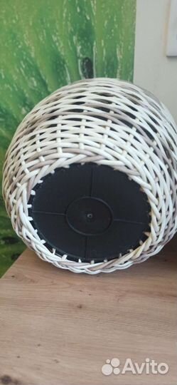 Кашпо из искусственного ротанга