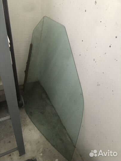 Переднее левое стекло ваз 2110