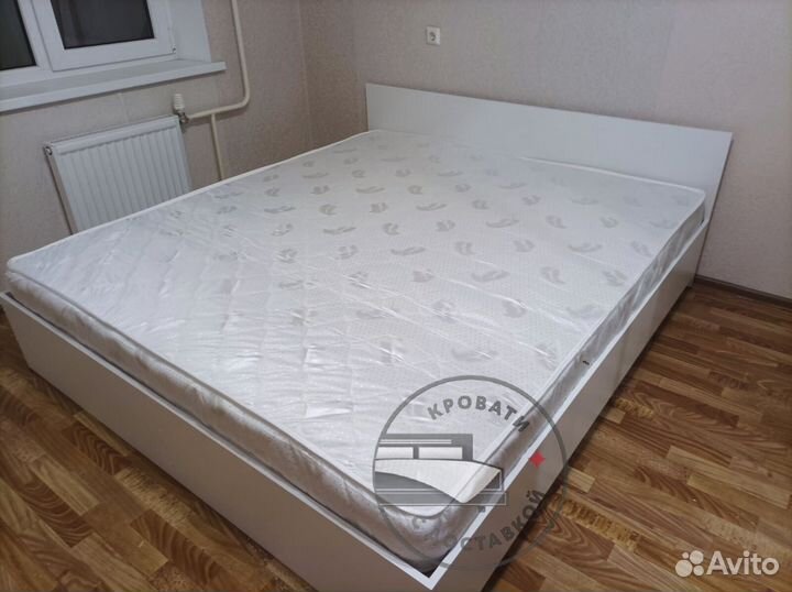 Кровать