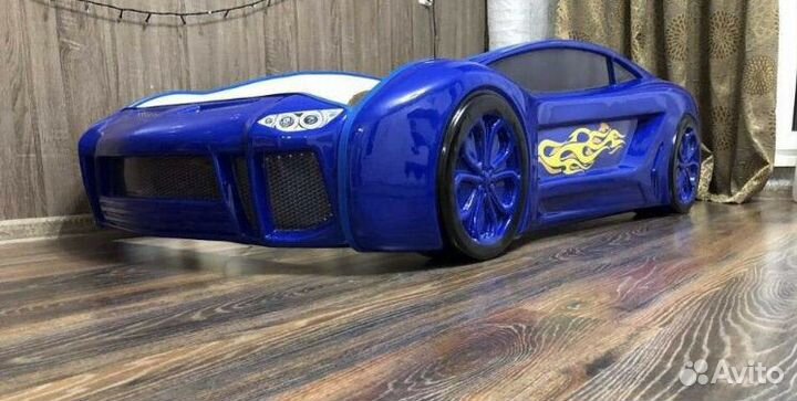 Детская кроватка машинка