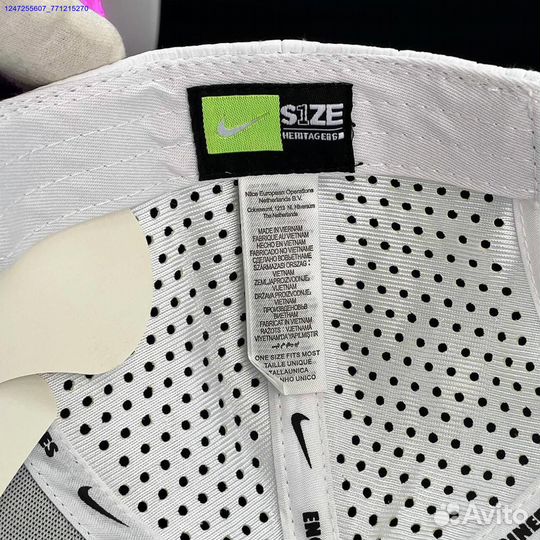 Белая кепка Nike