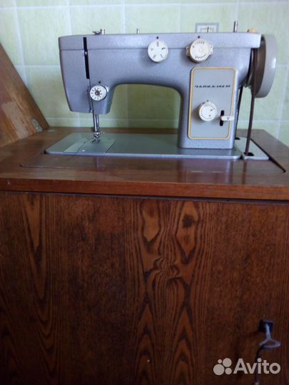Продам швейную машинку