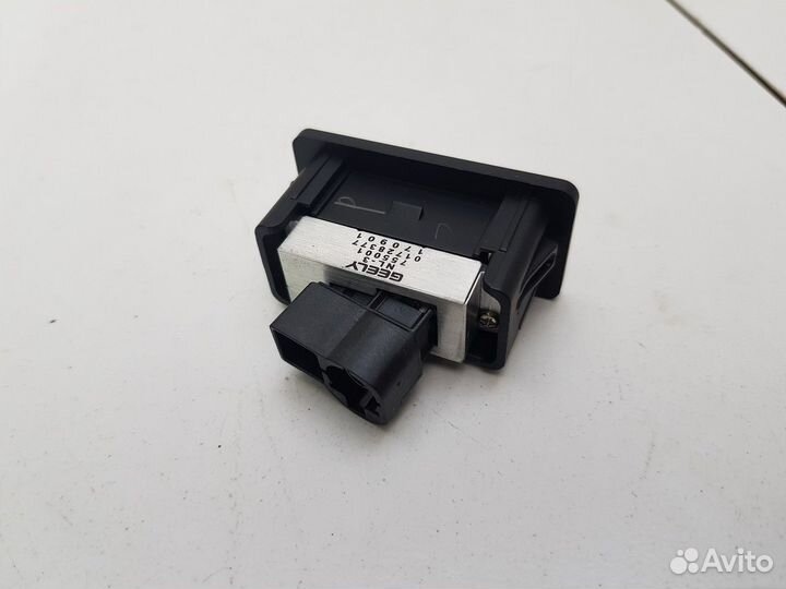 AUX USB в подлокотник (Geely Atlas)