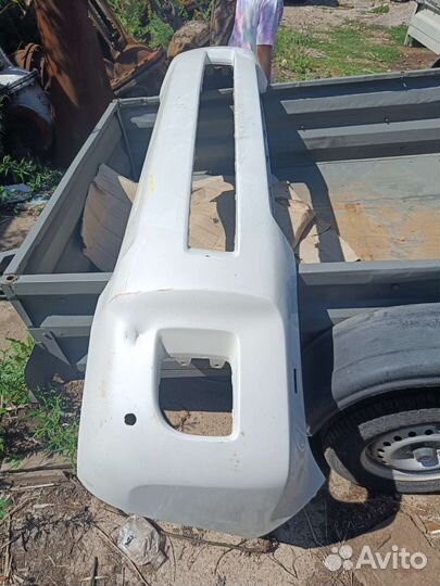 Продам передний бампер на Тойота Ленд Крузер 200