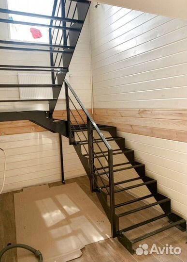 Лестничные перила кованные с монтажем
