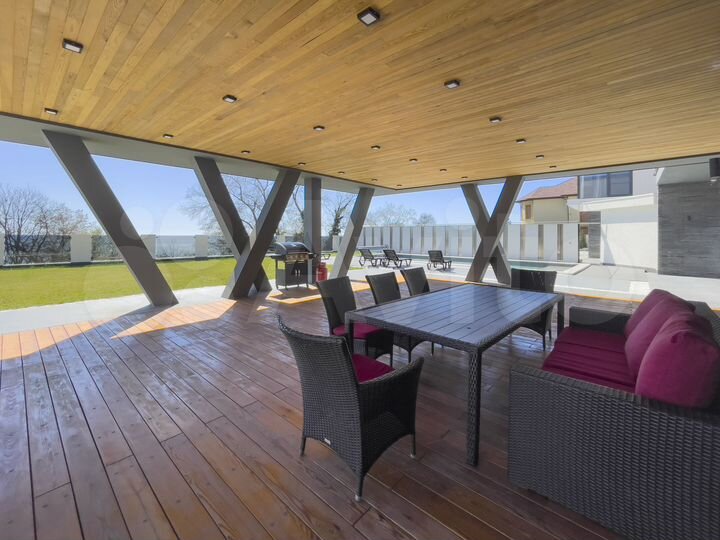 Коттедж 430 м² на участке 7 сот.