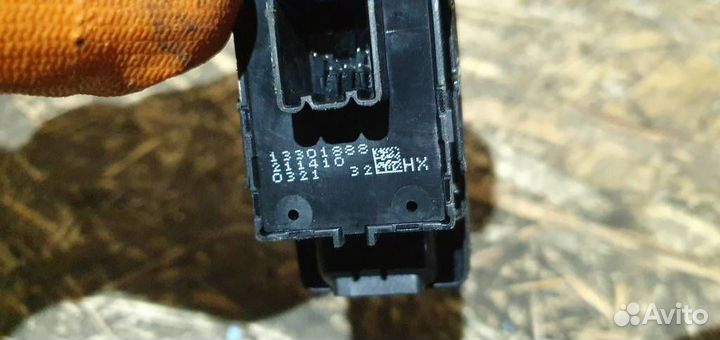 Кнопка стеклоподъемника Opel Insignia 2008-2017