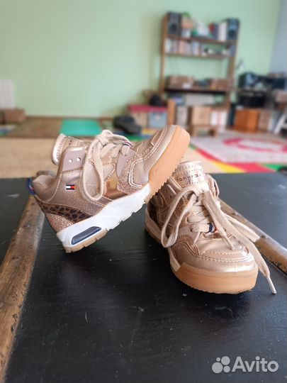 Кросовки на девочку Tommy Hilfiger