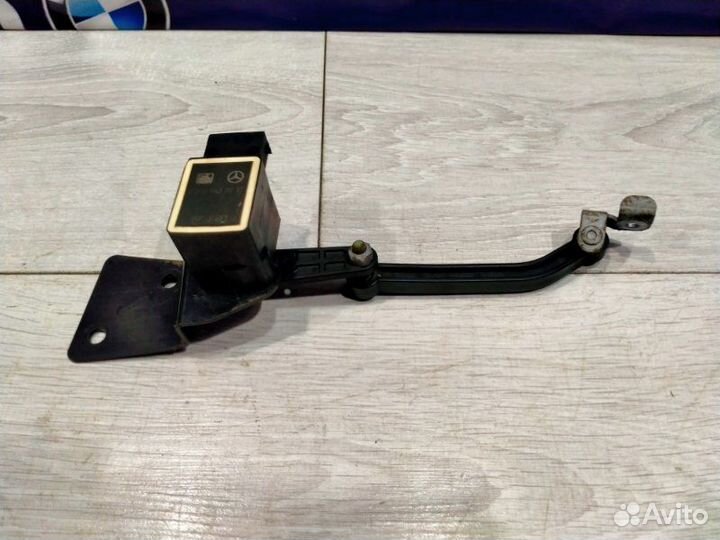 Датчик положения кузова передний правый