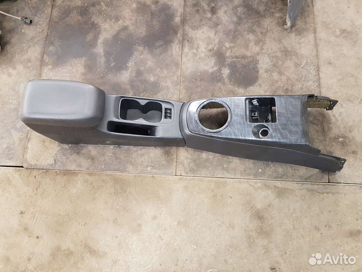 Подлокотник Mitsubishi lancer 9