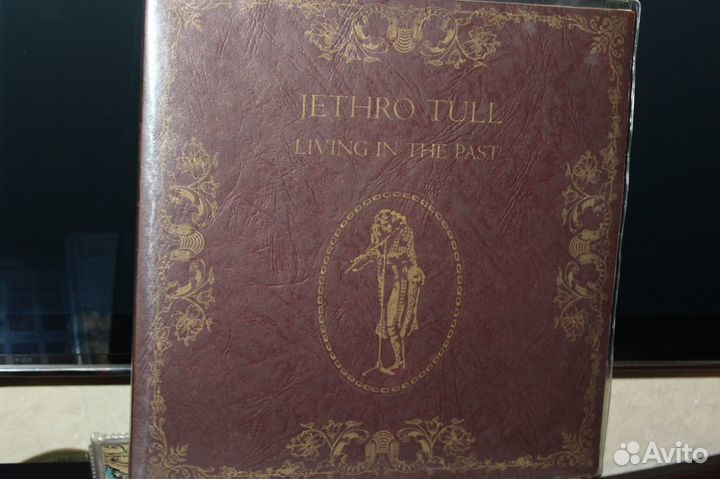 Jethro Tull «Living In The Past»