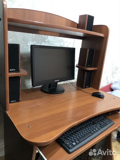 Компьютерный стол
