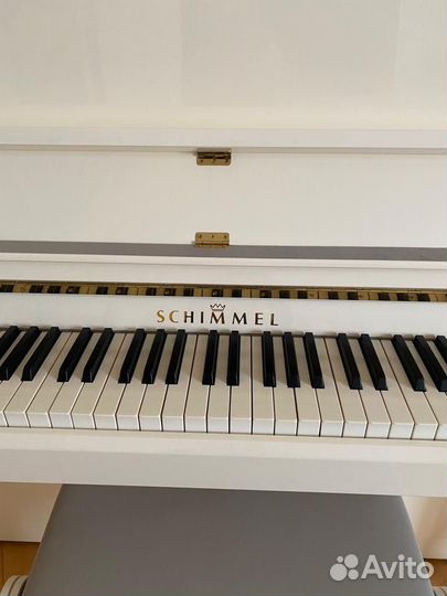 Продаю немецкое белое пианино Schimmel