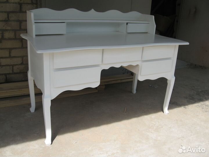 Детские стол и стул. Детские кровати