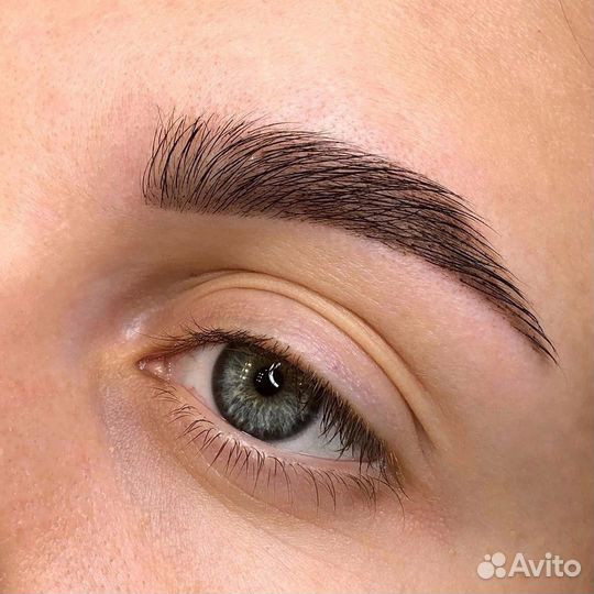 Модель на брови и ламинирование