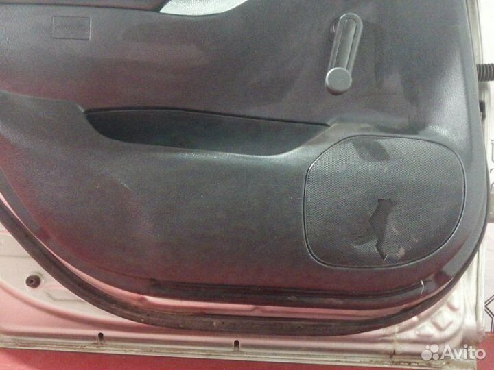 Облицовка двери задняя левая Toyota Avensis Т250