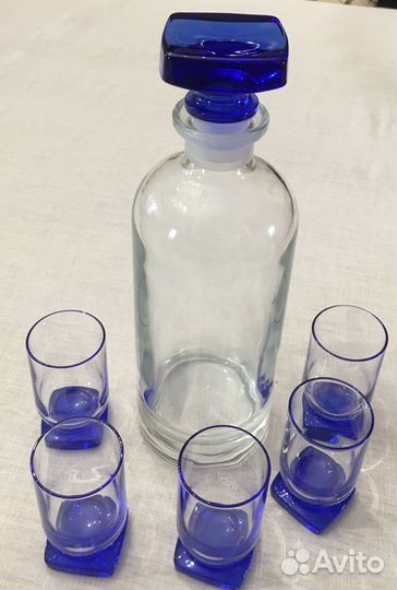 Графин с рюмками