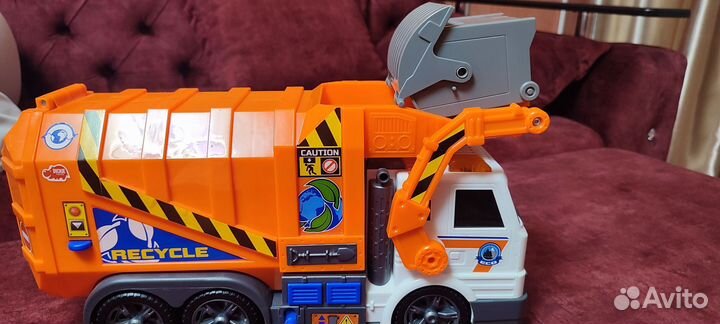 Грузовик мусоровоз