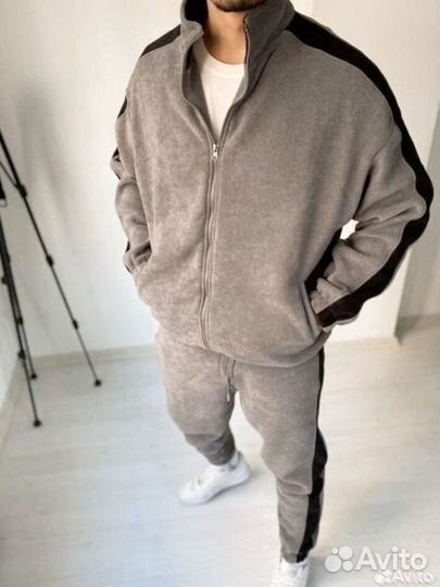 Мужской спортивный костюм