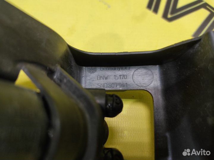 Форсунка омывателя фар передняя левая Volkswagen