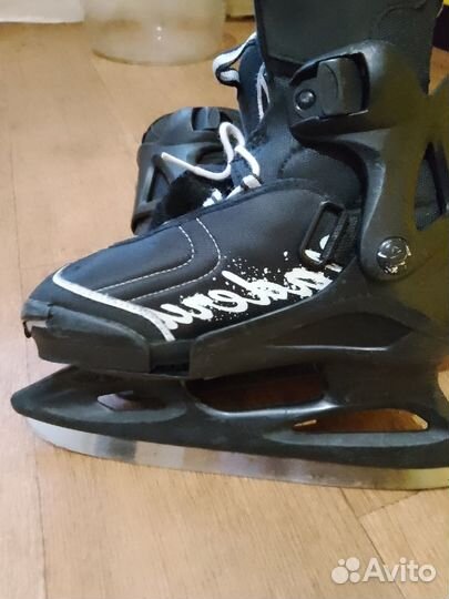 Коньки ледовые