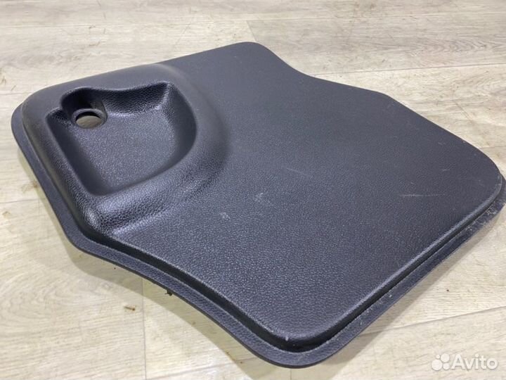 Обшивка двери багажника правая LADA Largus