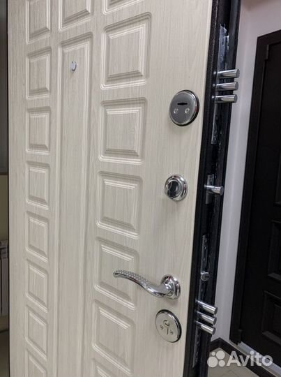 Входная дверь