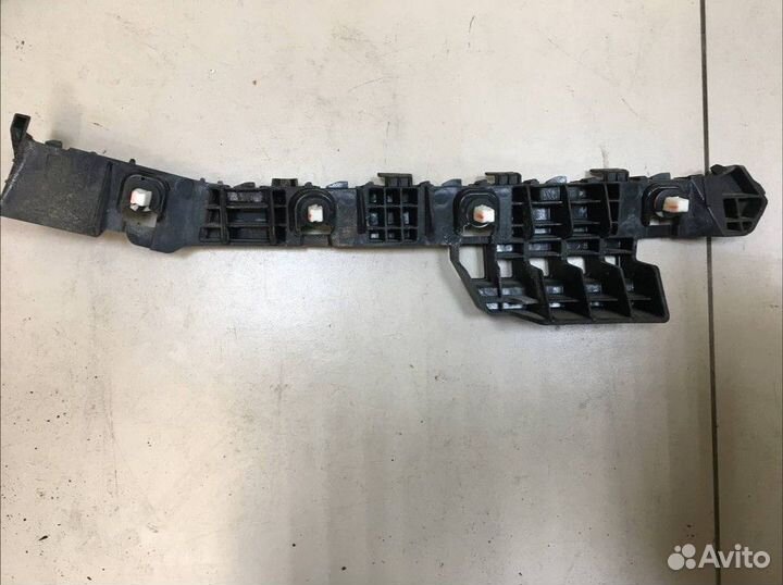 Кронштейн заднего бампера правый Hyundai Creta