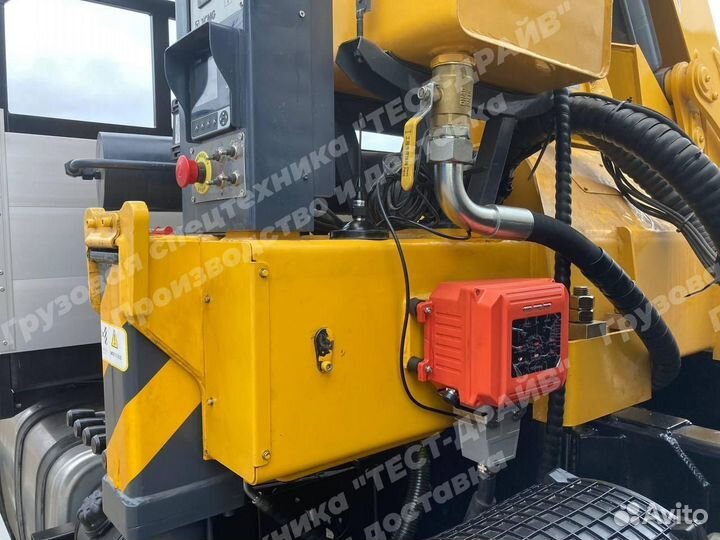 Shacman (Shaanxi) F3000 с КМУ, 2024