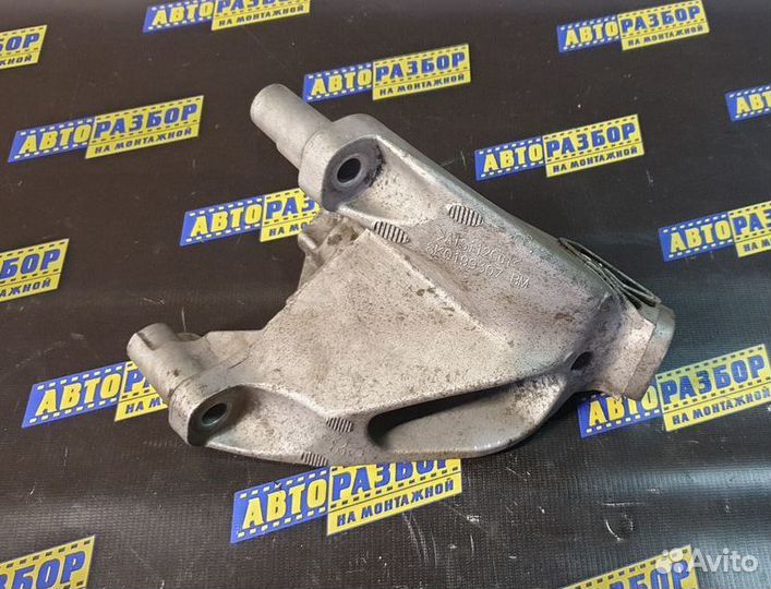 Кронштейн опоры двигателя левый Audi A4 (B8)