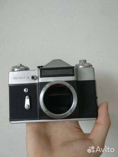 Плёночный фотоаппарат Зенит Е (СССР )