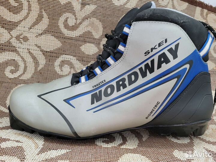 Лыжные ботинки