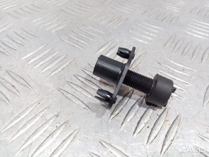 Б/У Отбойник крышки багажника#001