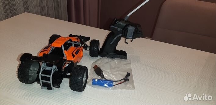 Машинка на радиоуправлении Багги