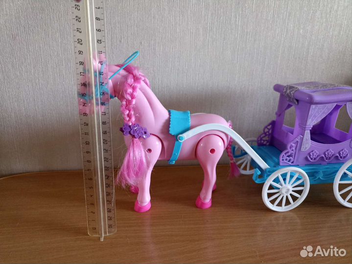 Игрушка лошадь с каретой