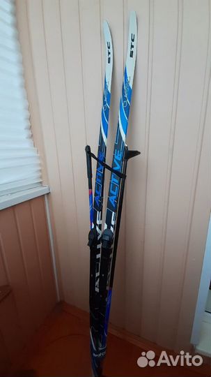Лыжи с креплением и палками
