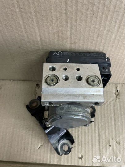 Блок ABS Toyota Hilux 7