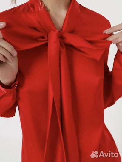 Блузка с бантом