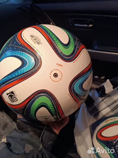 Футбольный мяч adidas brazuca 2014 FIFA PRO