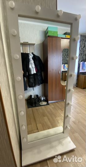 Зеркало с подсветкой напольное