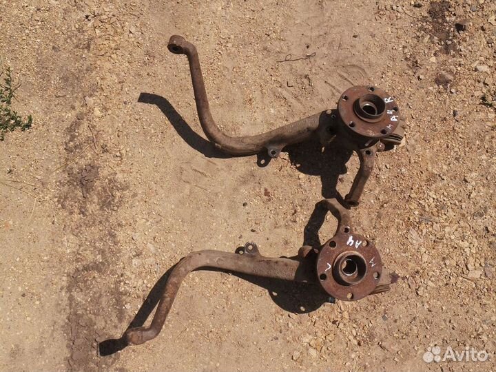 Кулак задний Audi A4B5 L и R