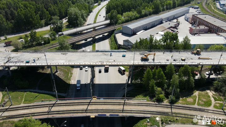 Рабочие, строители на ремонт мостов Вахта