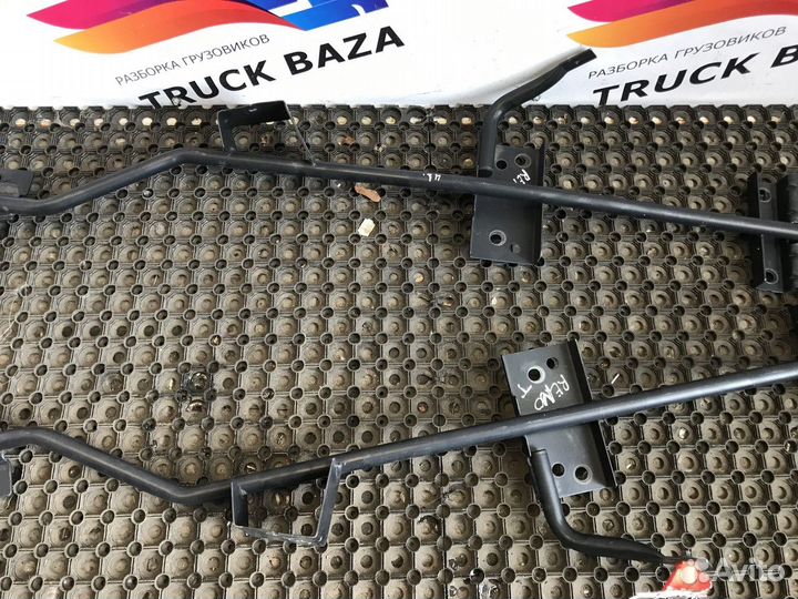 Комплект крепления спойлера кабины Renault T