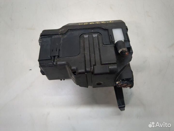 Блок предохранителей Toyota Avensis 2, 2003