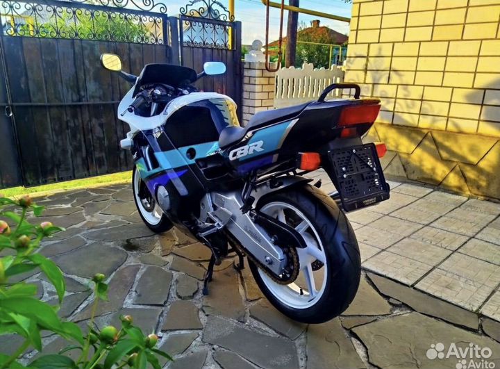 Honda cbr600f2