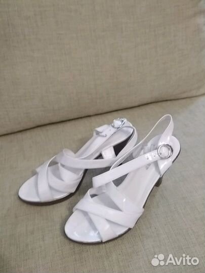 Босоножки новые