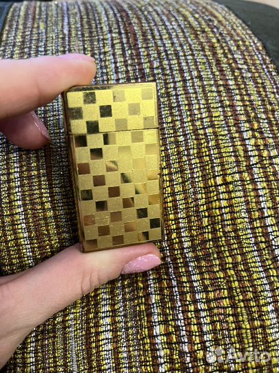 Зажигалка золотистая