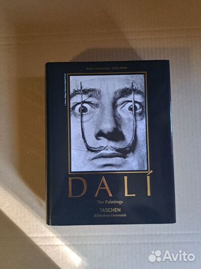 Книга Dali. The Paintings от издательства Taschen